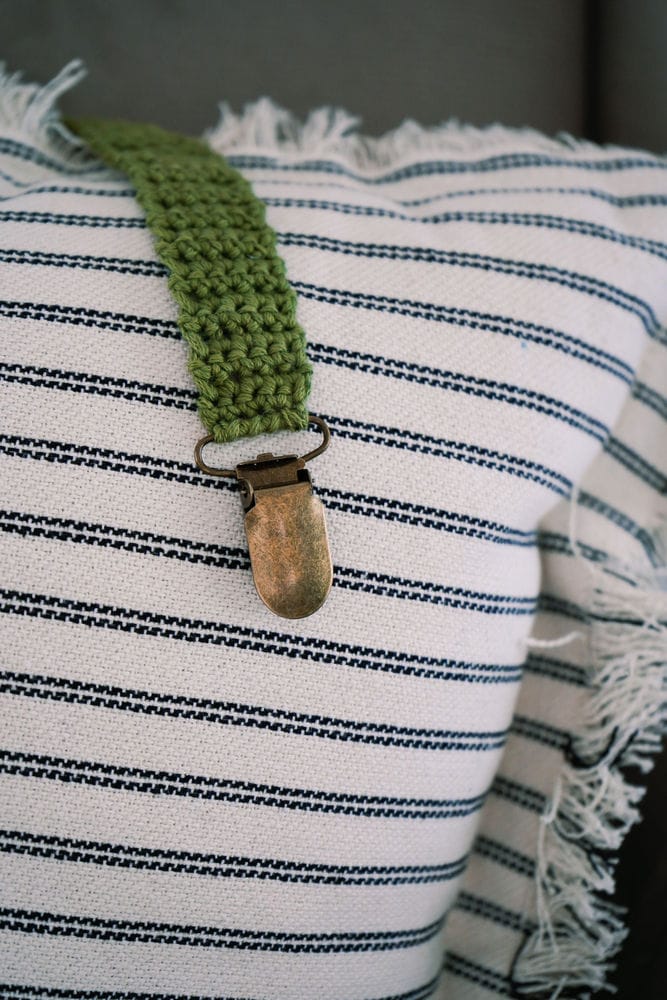 Crochet pacifier clip - forest green simplicity Babalu boutique