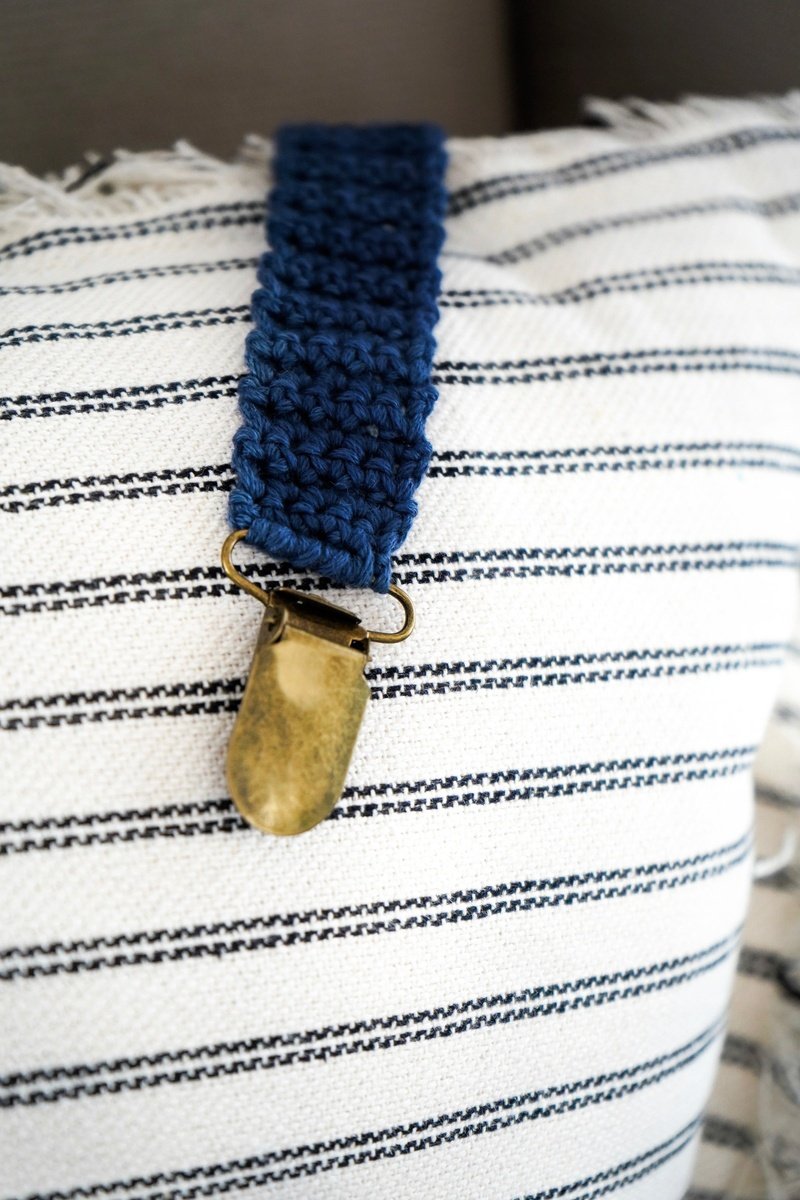 Crochet pacifier clip - navy simplicity Babalu boutique