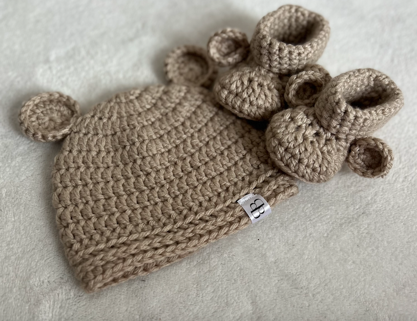 Knitted bear beanie & booties - Beige Babalu boutique