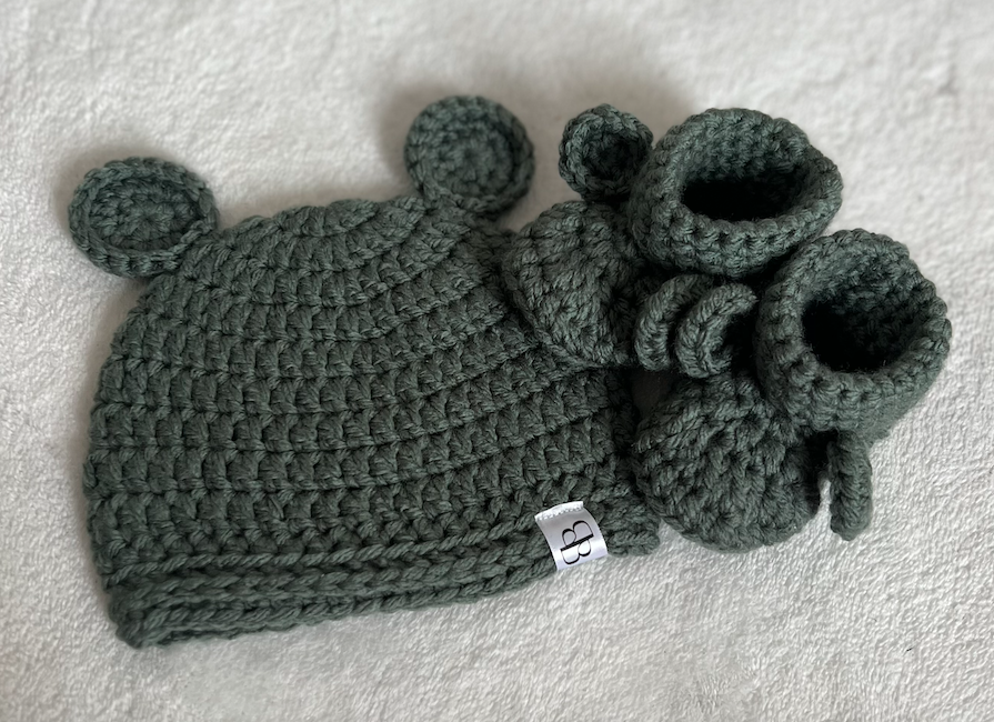 Knitted bear beanie & booties - Deep sage Babalu boutique